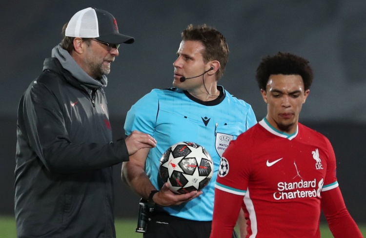 专访：首月预估流水超1.7亿元，两人865天熬出98%好评的爆款