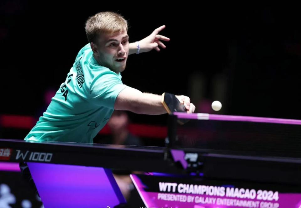 [棋牌]高清-南洋杯世界围棋大师赛 王星昊对决申真谞.