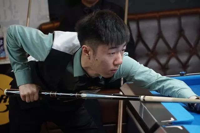 而且在篮板 而且在篮板